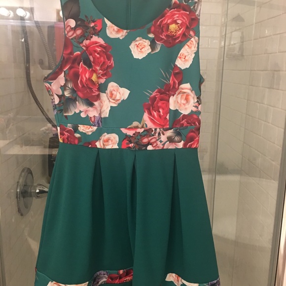 Beautiful young xsmall spring dress - Picture 3 of 5